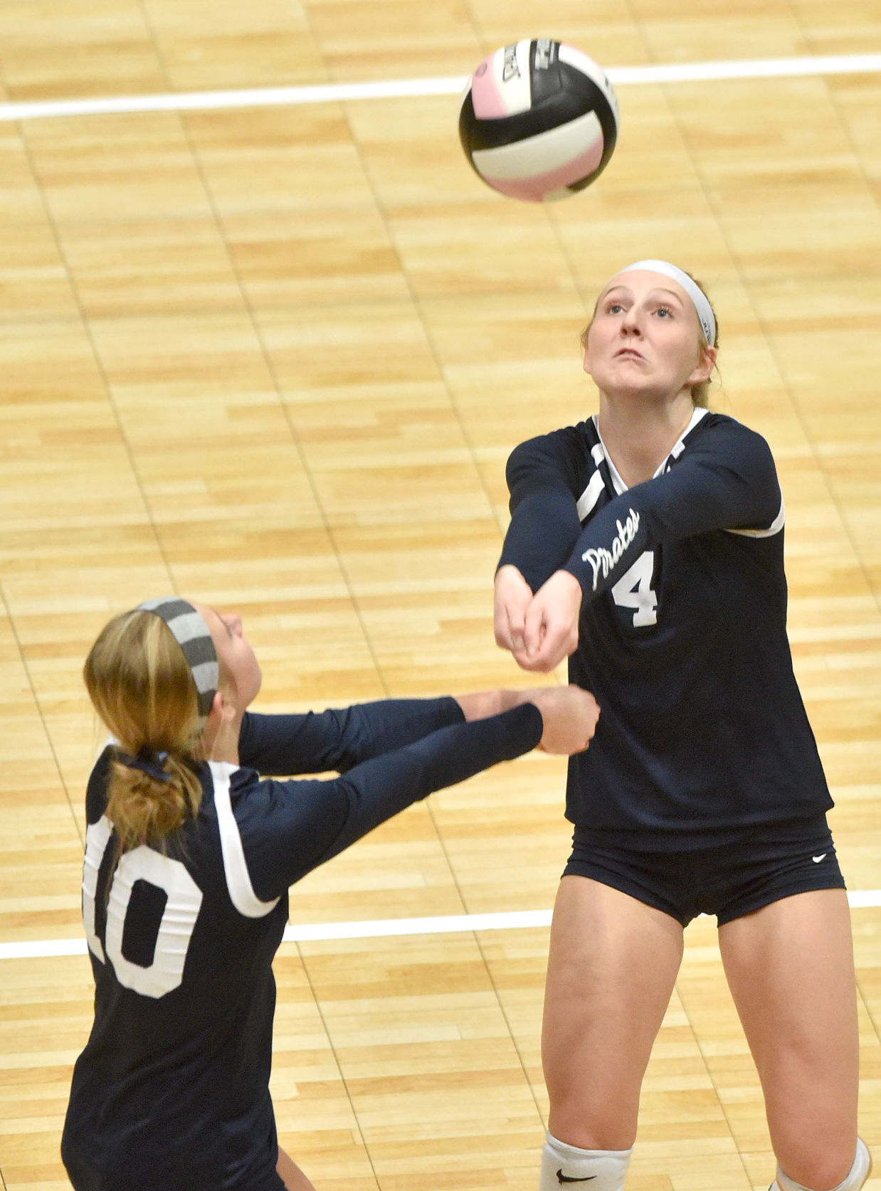 Hudson vs Lawton-Bronson state volleyball
